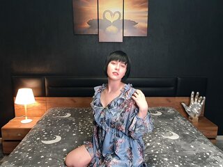 DemiYoung shows real online
